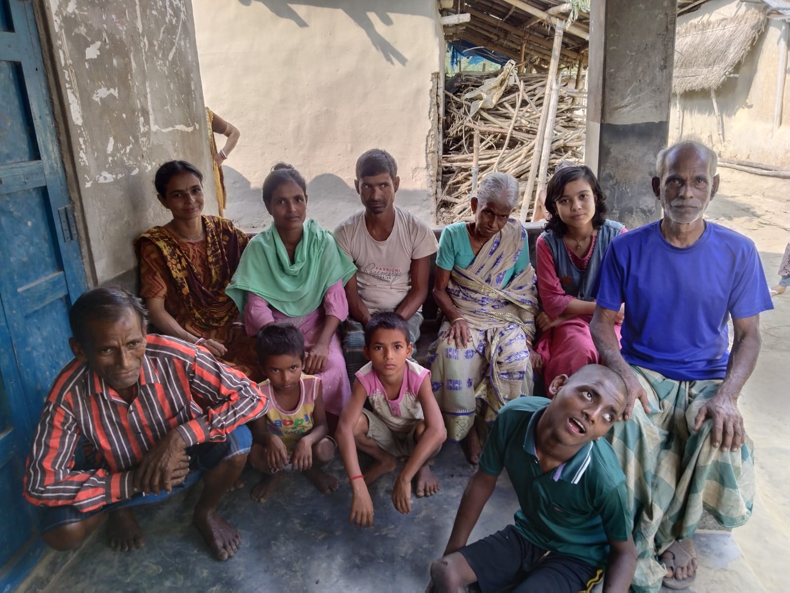 বিরামপুরে ২ ভাই-বোনের পরিবারে ১২ জন বাক প্রতিবন্ধী : প্রতিবন্ধী ভাতায় একমাত্র ভরসা; খাবার জোটে না ঠিকমত !