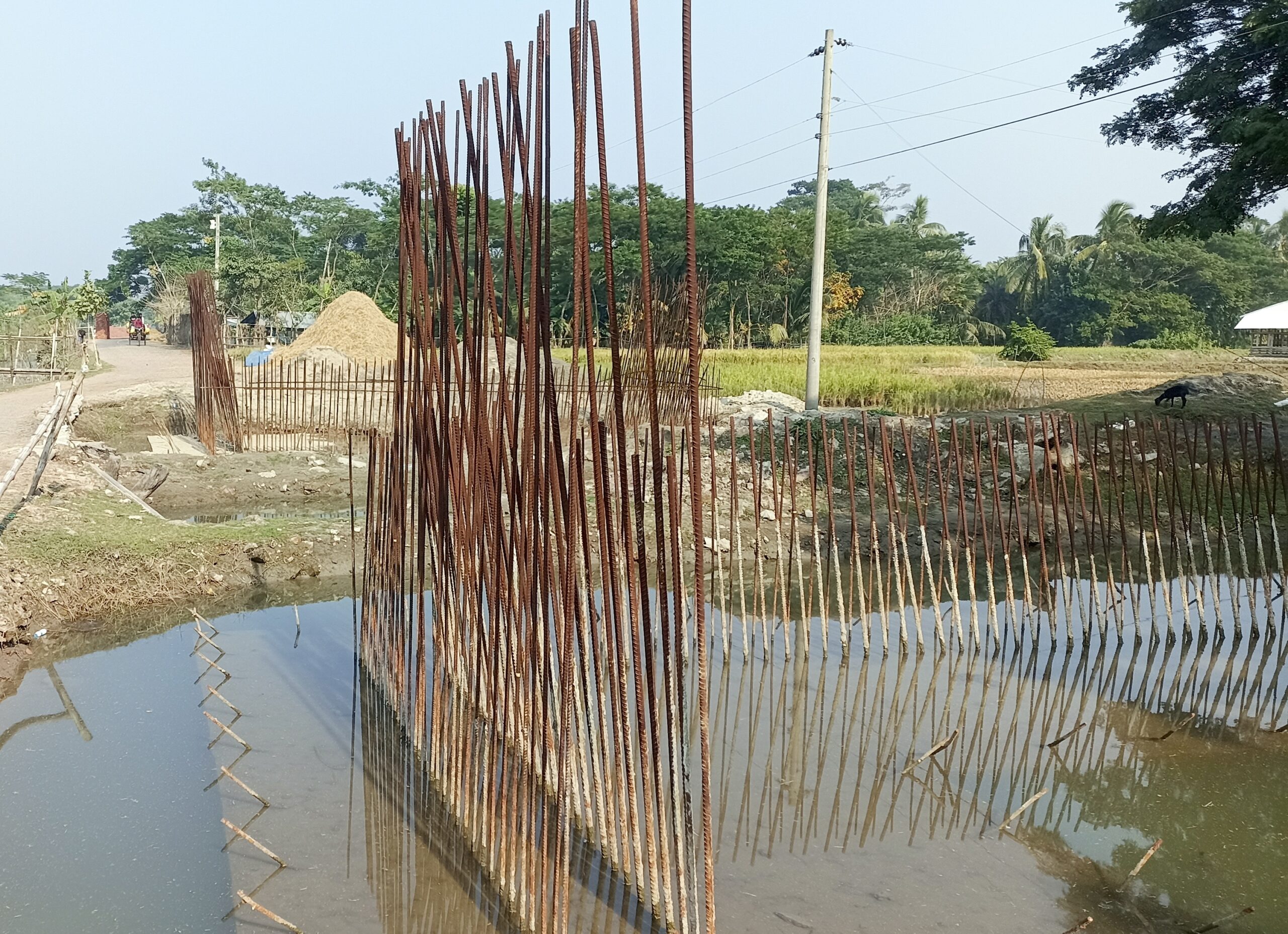 হদিস নেই ঠিকাদারের: বাগেরহাটের তেলিগাতি ইউনিয়নে কার্পেটিং সড়ক ও ৩ টি ব্রীজ নির্মাণের কাজ বন্ধ