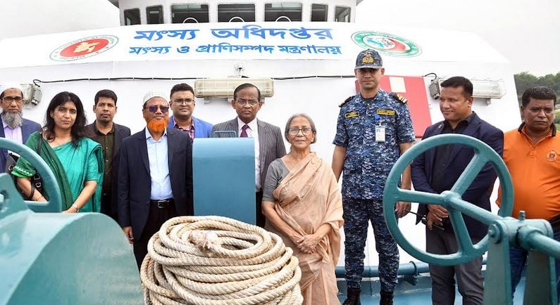 সামুদ্রিক গবেষণায় ব্যবহৃত জাহাজ পরিদর্শনে মৎস্য উপদেষ্টা