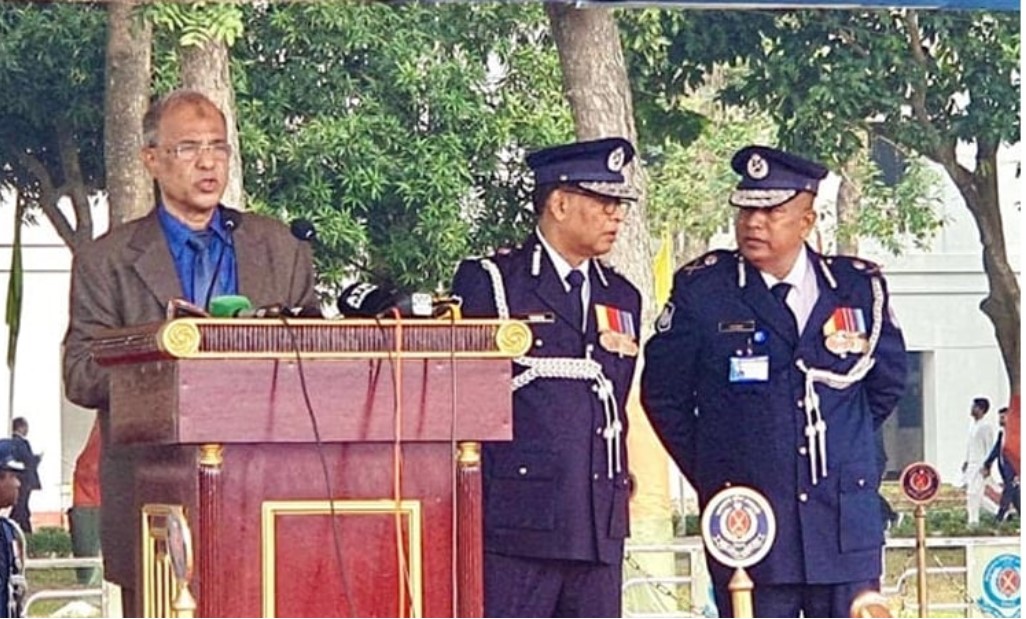 পুলিশ তল্পিবাহক হয়ে কাজ করবে না : স্বরাষ্ট্র উপদেষ্টা