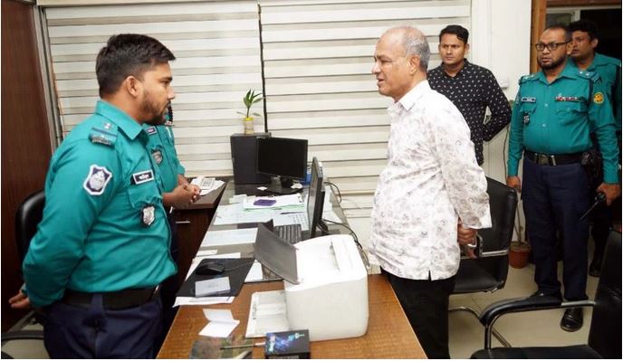 আইনশৃঙ্খলা বাহিনীকে আরো তৎপর হওয়ার নির্দেশ স্বরাষ্ট্র উপদেষ্টার