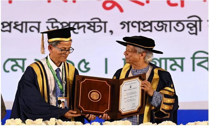 প্রধান উপদেষ্টাকে ডি লিট ডিগ্রি প্রদান চট্টগ্রাম বিশ্ববিদ্যালয়ের প্রধান উপদেষ্টাকে ডি লিট ডিগ্রি প্রদান চট্টগ্রাম বিশ্ববিদ্যালয়ের
