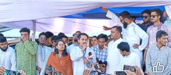 দিনাজপুরকে দুটি জেলায় করার যৌক্তির দাবীর বিষয়টি প্রধান উপদেষ্টার কাছে পৌঁছে দিব : সারজিস আলম দিনাজপুরকে দুটি জেলায় করার যৌক্তির দাবীর বিষয়টি প্রধান উপদেষ্টার কাছে পৌঁছে দিব : সারজিস আলম